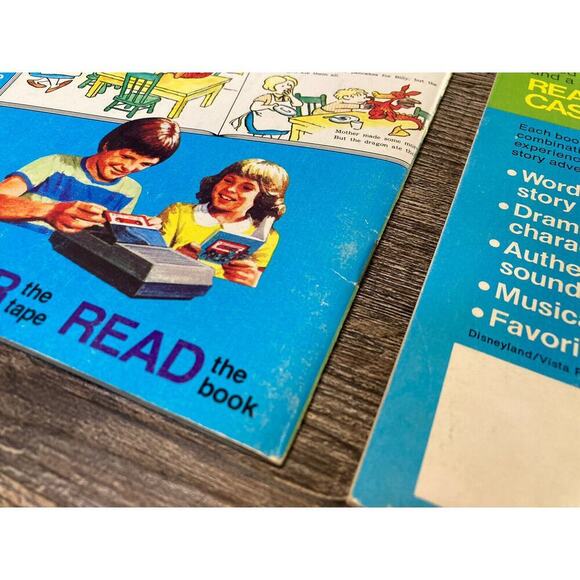 Vintage 1976 Little Golden Books & Cassette Jingle Bells 12 Days of Christmas - Picture 6 of 10